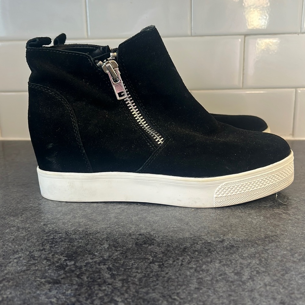 Steve Madden high top sneakers / boots